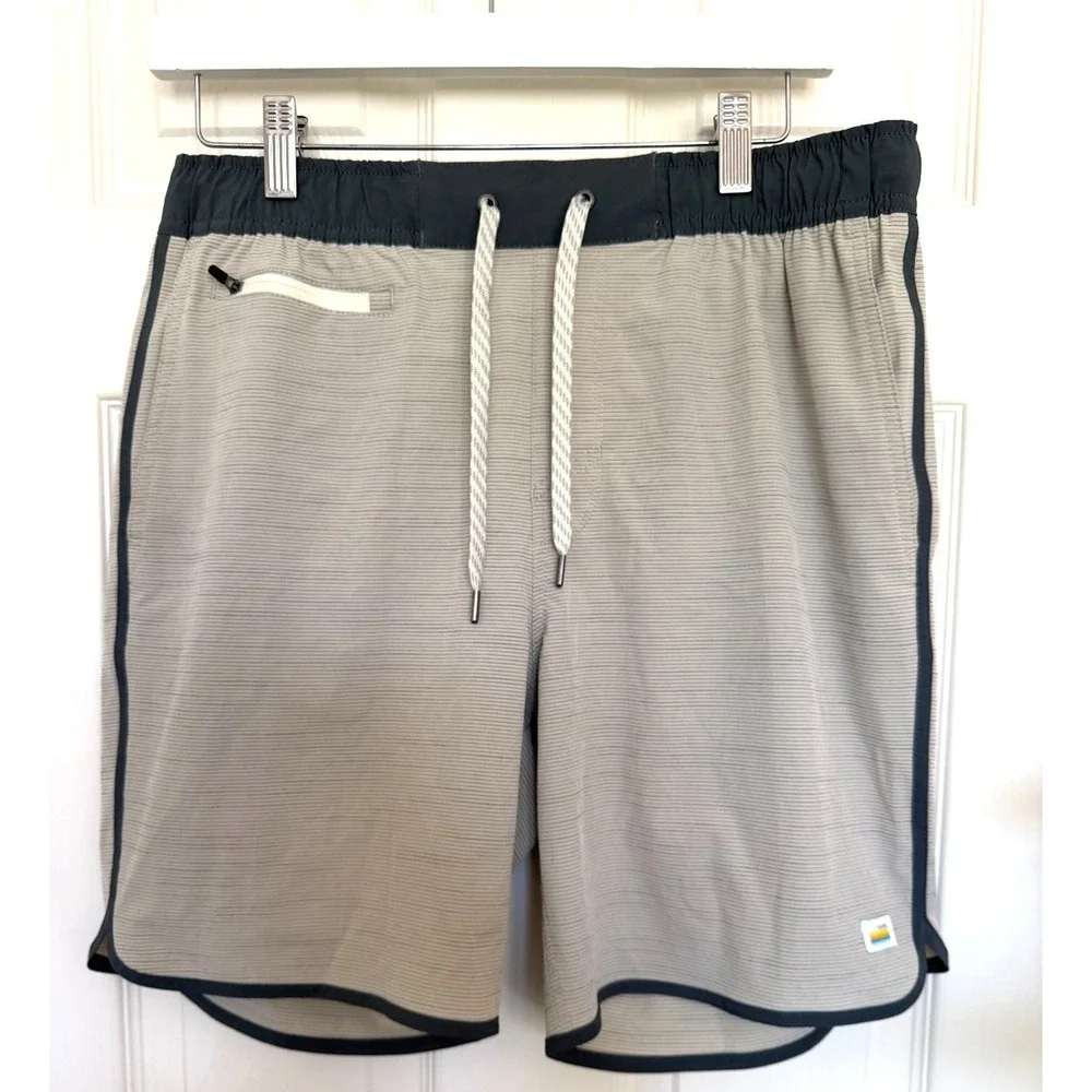 Vuori Cruise Men's Size Medium Gray & Ivory Striped Unlined Board Shorts